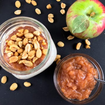 Overnight oats with applesauce and apple