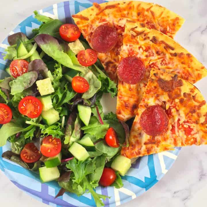 air fryer frozen pizza and salad