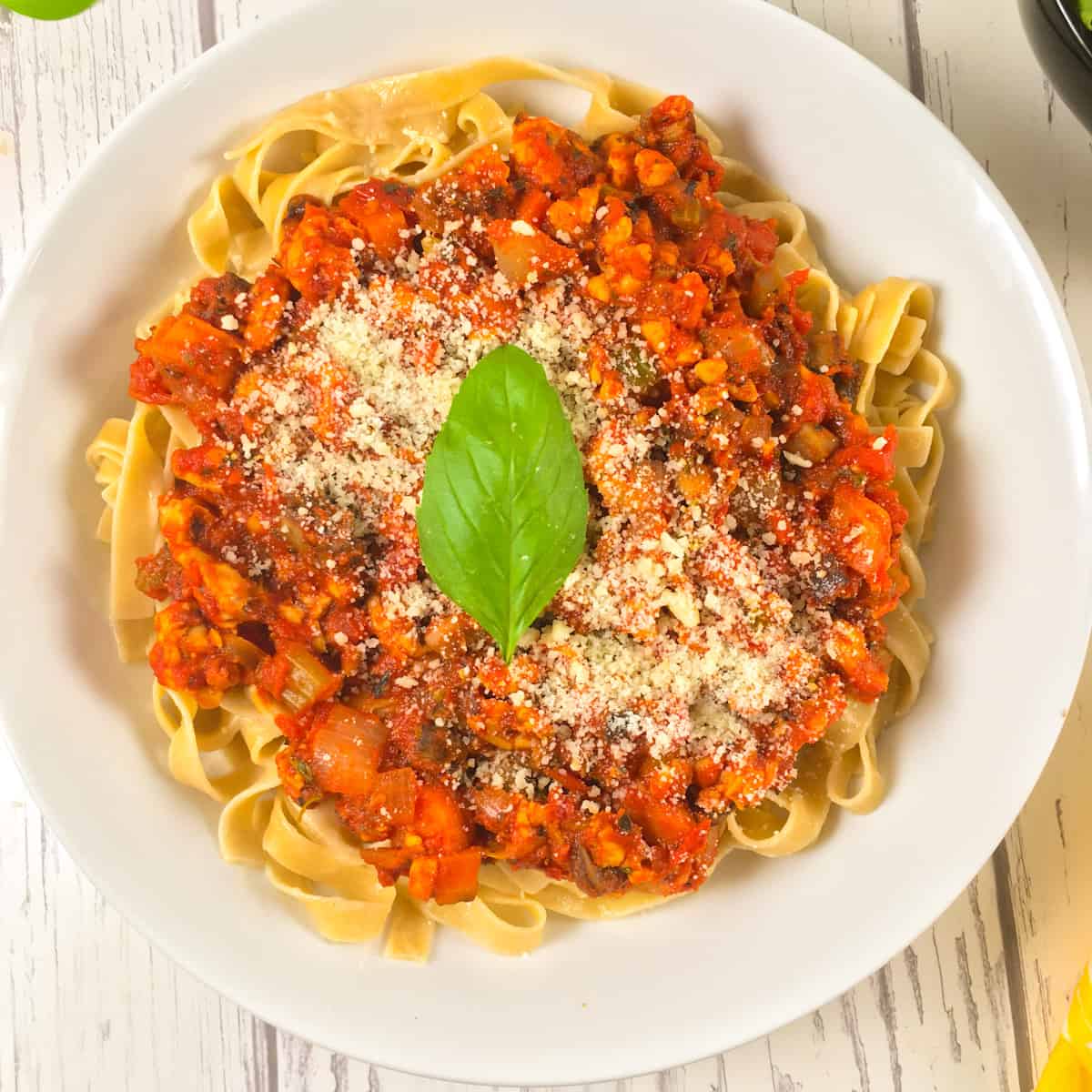 wfpb bolognese pasta sauce on noodles