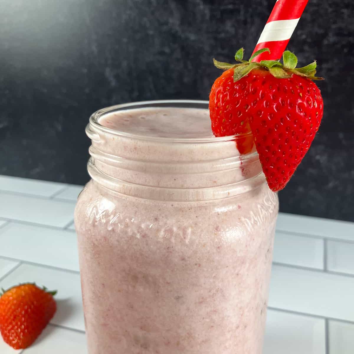 banana peanut butter strawberry smoothie