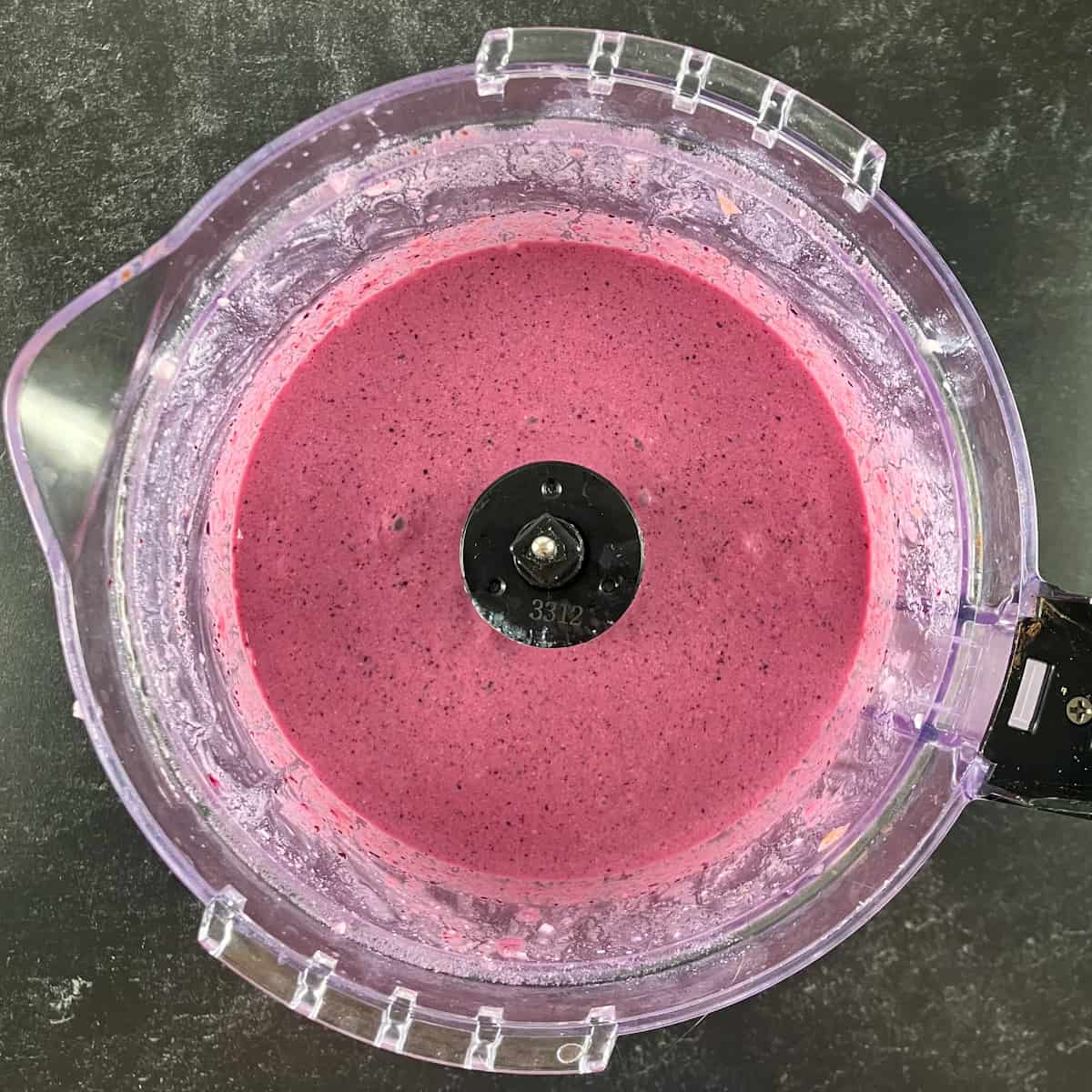 peach and blueberry smoothie