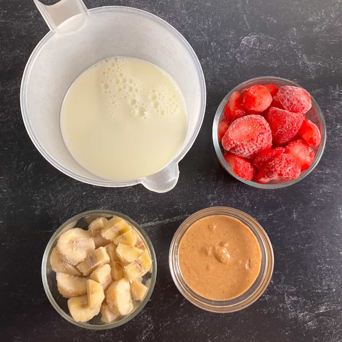 strawberry peanut butter banana smoothie ingredients