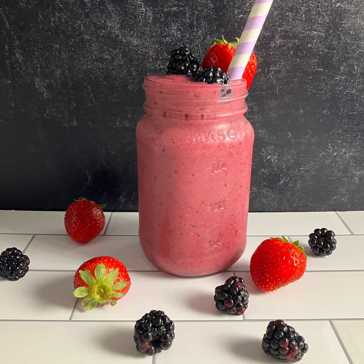 blackberry banana strawberry smoothie