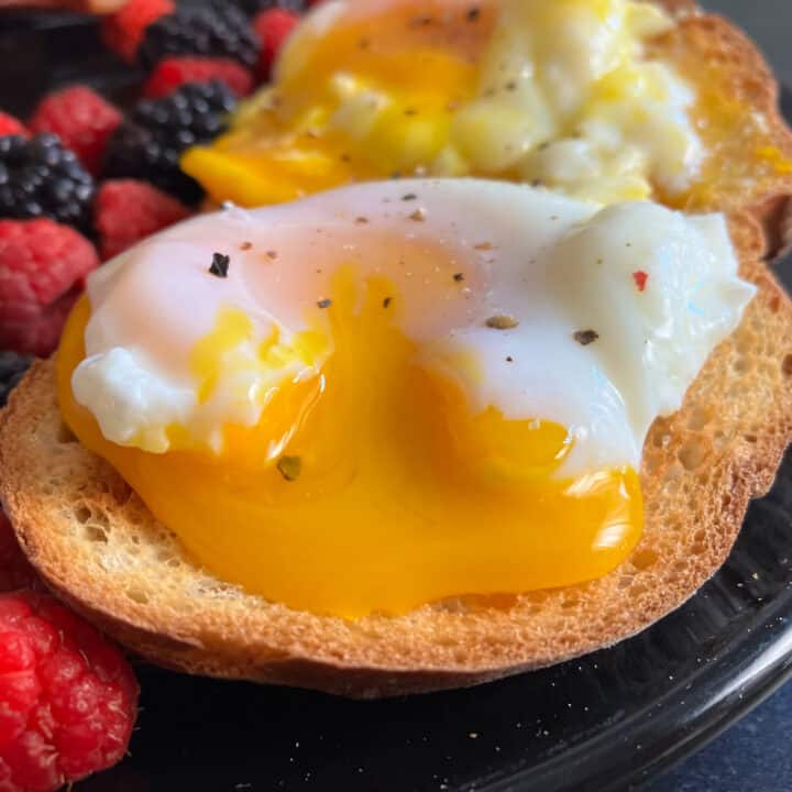 Poached Eggs in Air Fryer (Air Fryer Poached Egg Recipe)