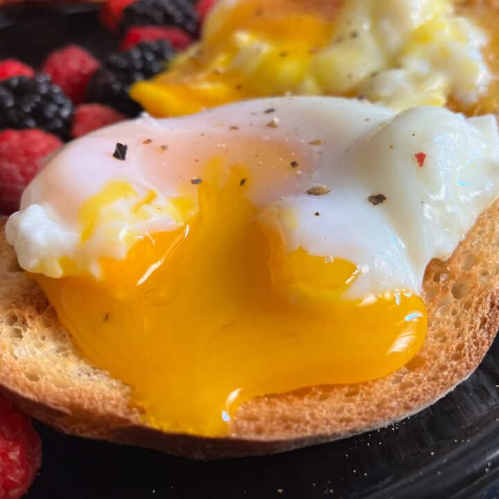 Poached Eggs in Air Fryer (Air Fryer Poached Egg Recipe)