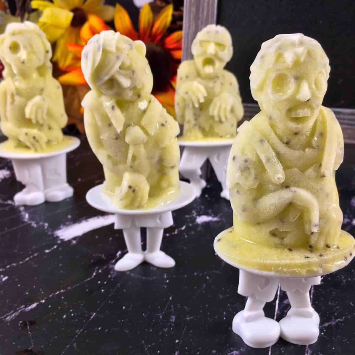 Tovolo Zombie Popsicle Molds (Set of 4) - Mess-Free Silicone Ice Pops with  Reusable Sticks for Freezer Snacks / Dishwasher-Safe & BPA-Free,Green/White