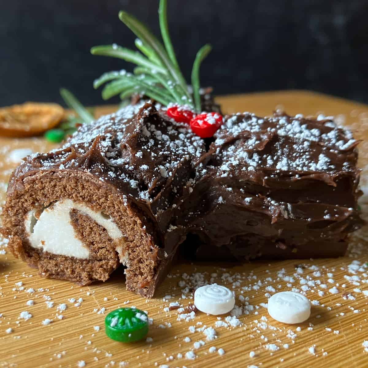 Christmas Pattern Swiss Roll | Bake with Bakabee
