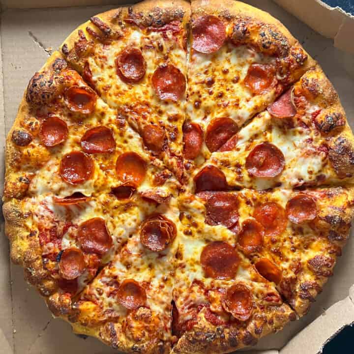 Reheat Domino’s Pizza (in Oven, Air Fryer, Stovetop, Microwave