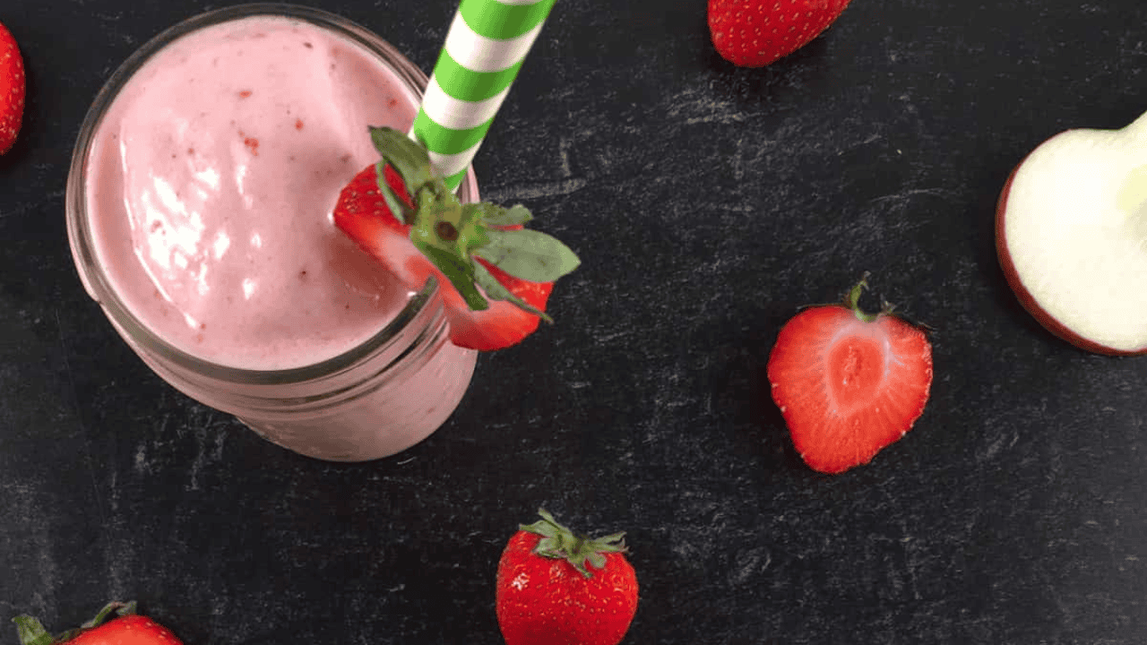 Apple strawberry smoothie