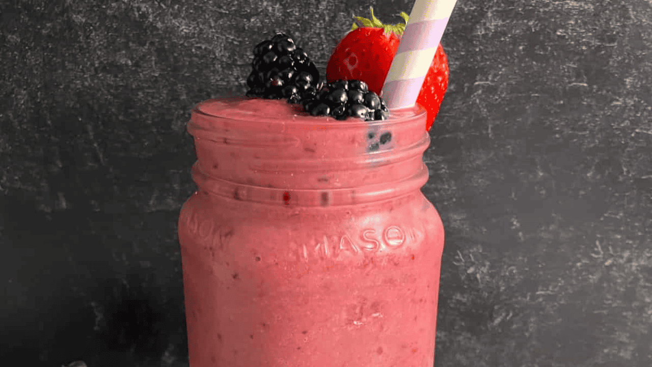 Blackberry strawberry banana smoothie