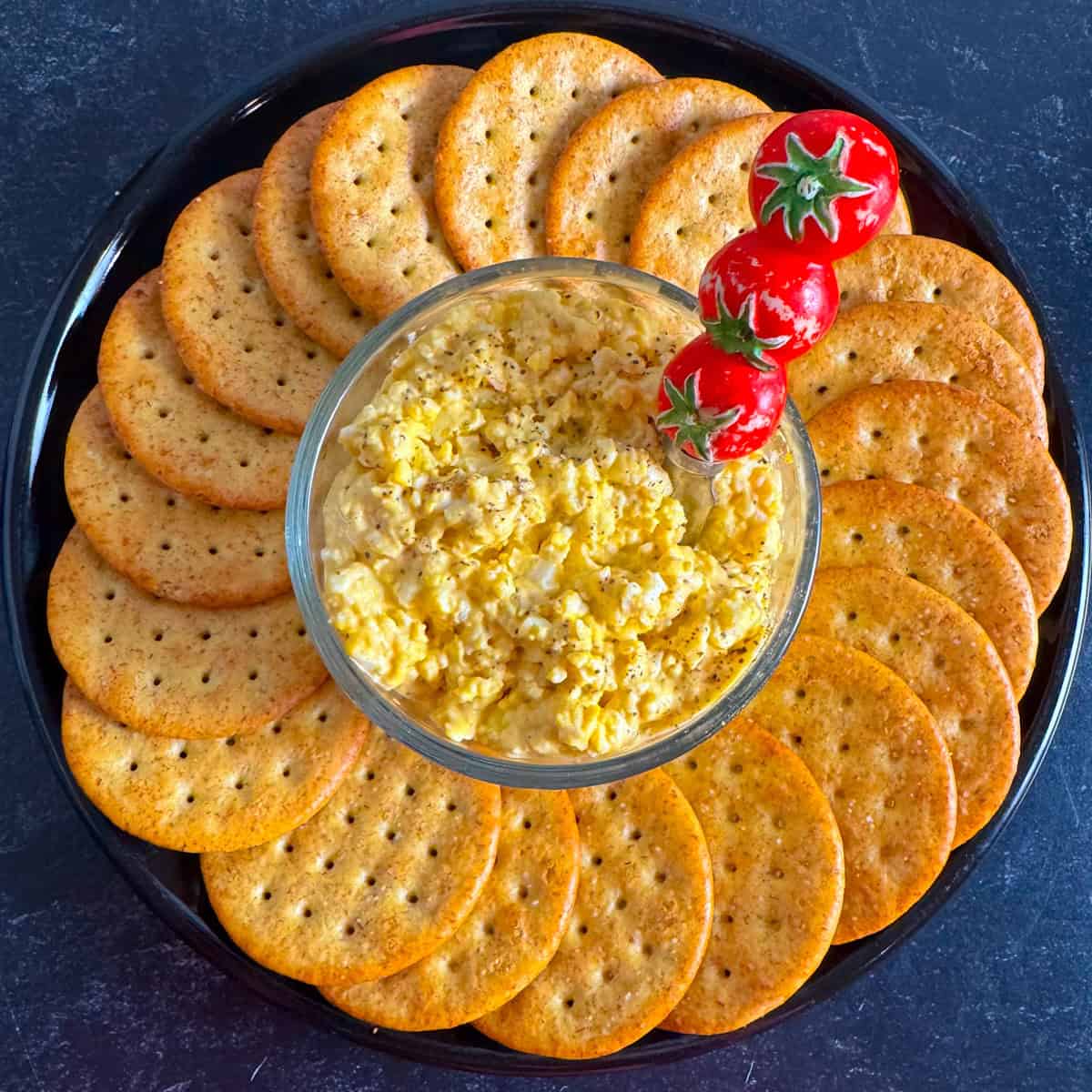 how to serve egg salad
