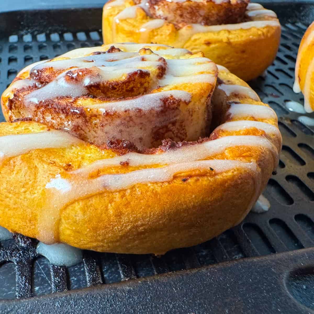 trader joes cinnamon rolls air fryer