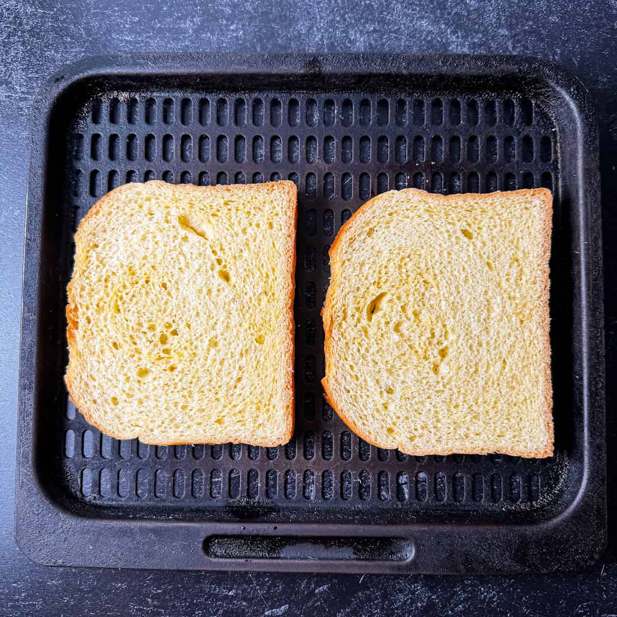 toast bread in air fryer